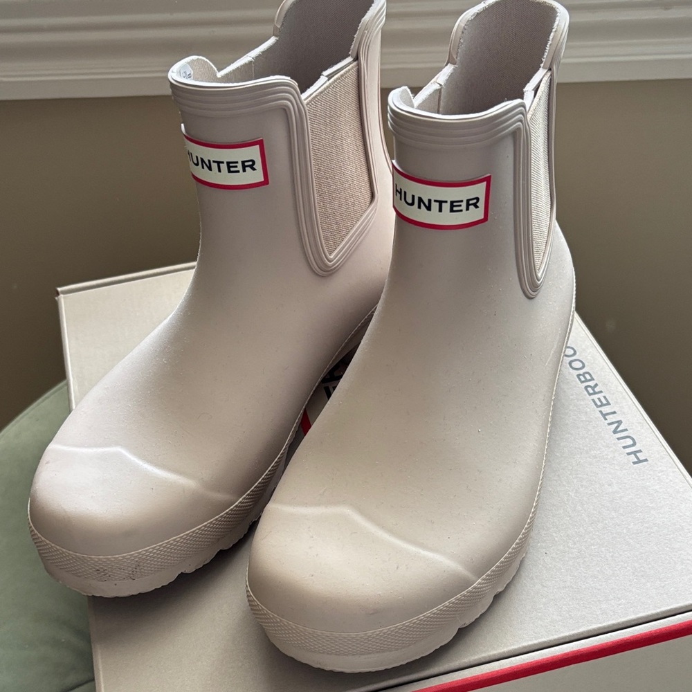 Hunter Short Chelsea Rain Boots in Ivory sz 7